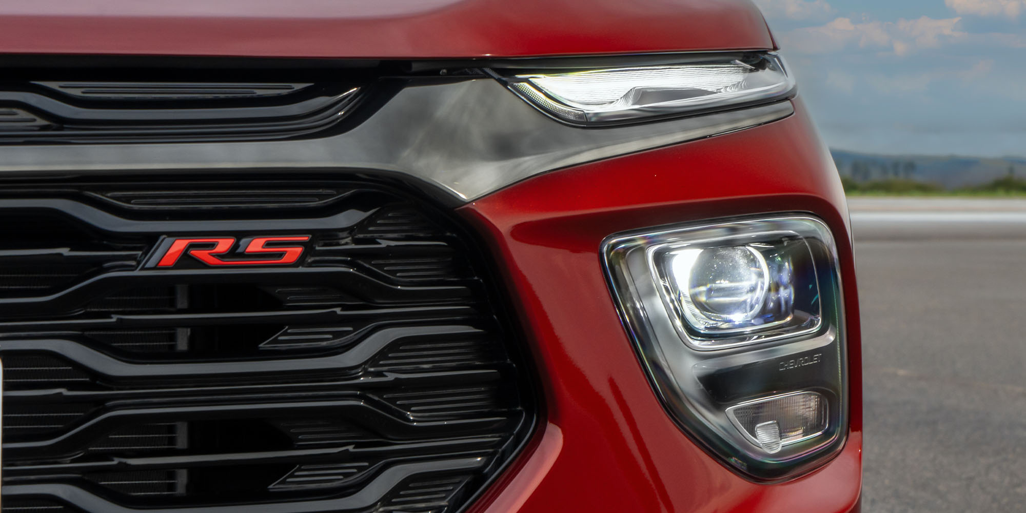 Faros tipo proyector de la Chevrolet Montana 2026, iluminación avanzada.